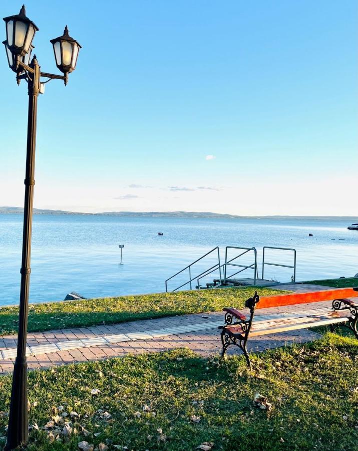 Aranygesztenye Apartmanhaz Balatonudvari Extérieur photo